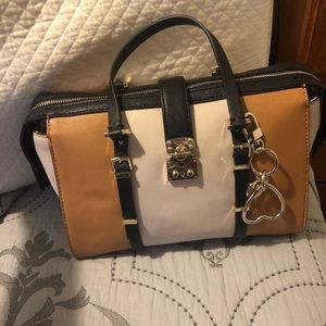 Guess purse -new -not tags shoulder /tote